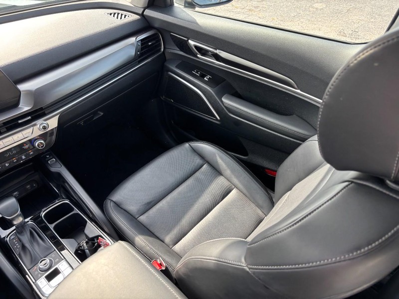 Kia Telluride Vehicle Full-screen Gallery Image 18