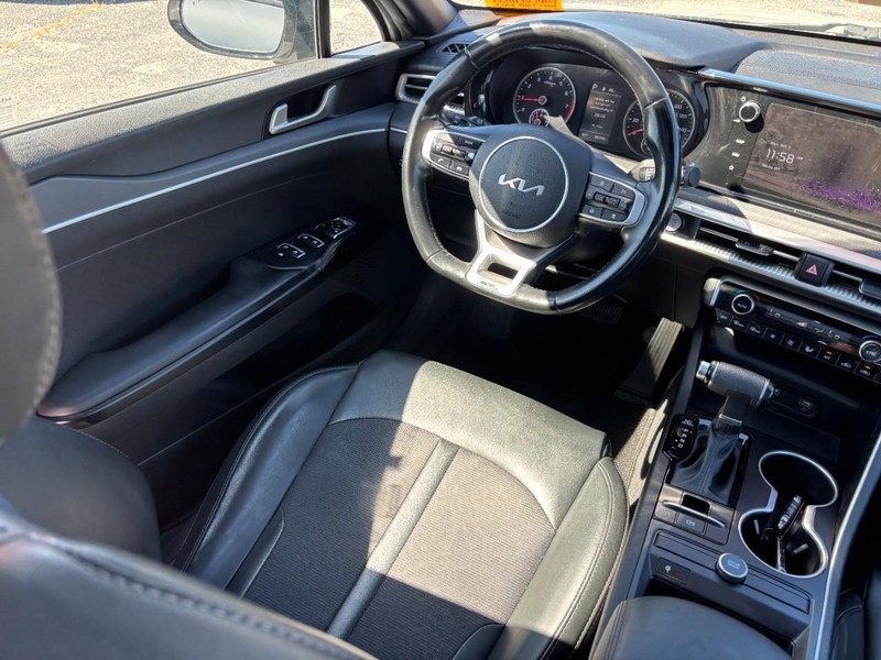 Kia K5 Vehicle Full-screen Gallery Image 14