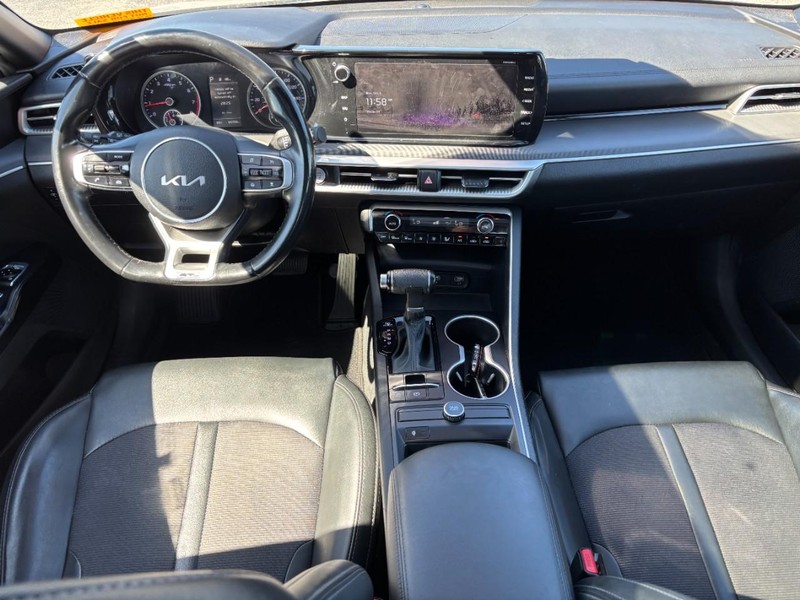 Kia K5 Vehicle Full-screen Gallery Image 15