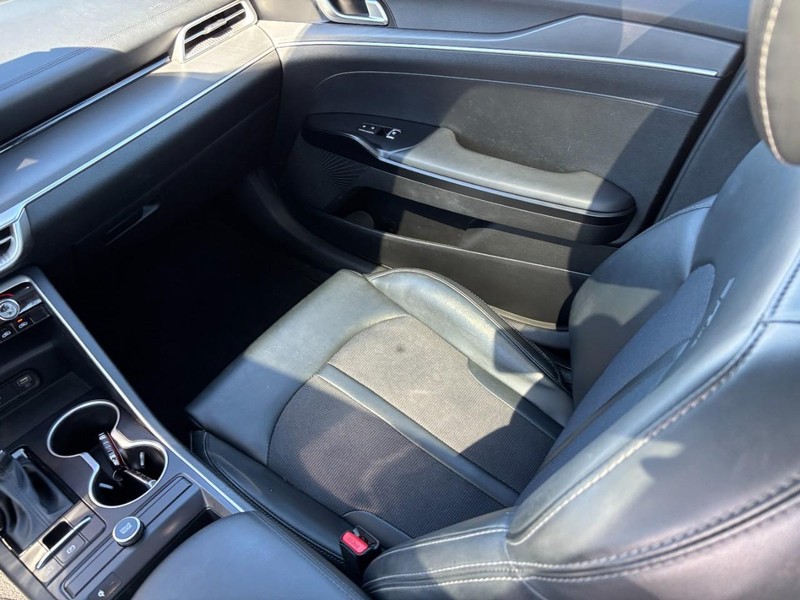 Kia K5 Vehicle Full-screen Gallery Image 16