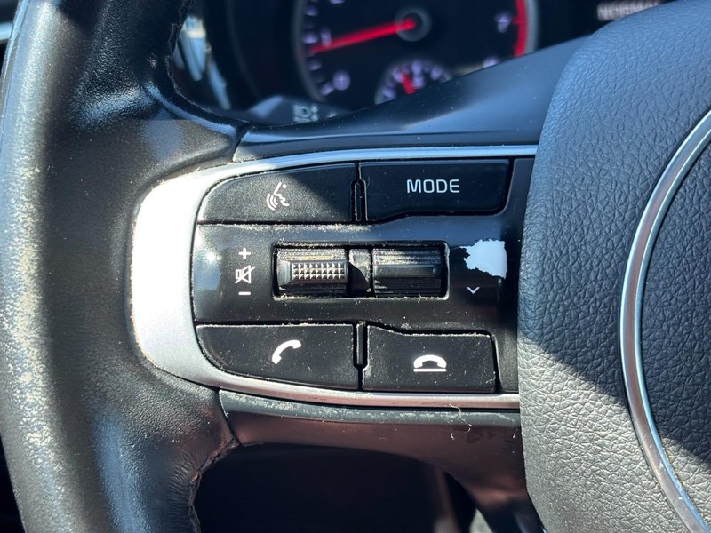 Kia K5 Vehicle Full-screen Gallery Image 19