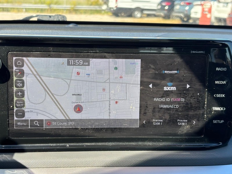 Kia K5 Vehicle Full-screen Gallery Image 23