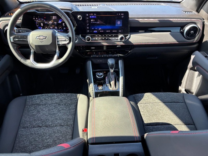 Chevrolet Colorado Vehicle Full-screen Gallery Image 14