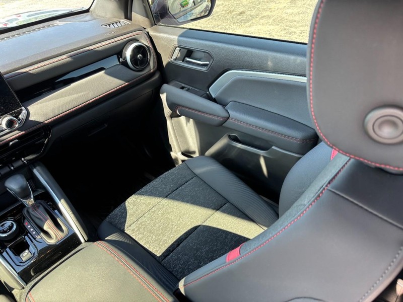 Chevrolet Colorado Vehicle Full-screen Gallery Image 15