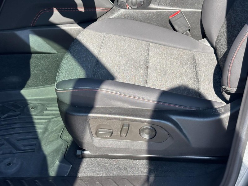 Chevrolet Colorado Vehicle Full-screen Gallery Image 16