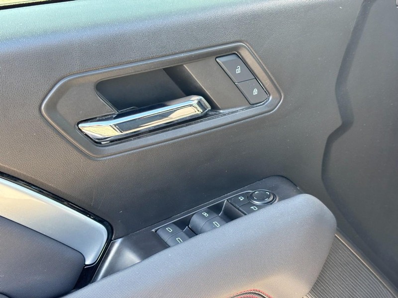 Chevrolet Colorado Vehicle Full-screen Gallery Image 17