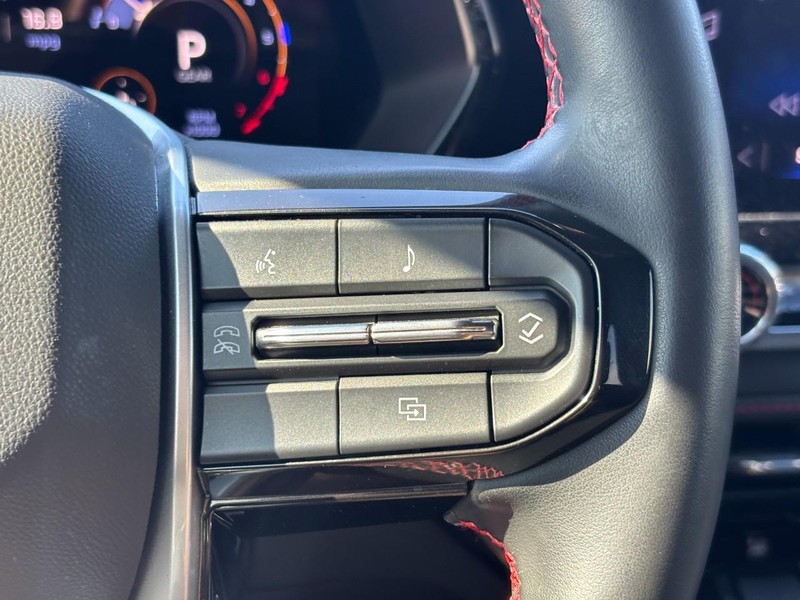 Chevrolet Colorado Vehicle Full-screen Gallery Image 19