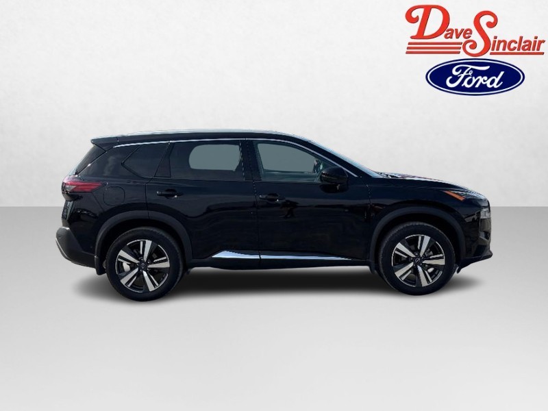 Nissan Rogue Vehicle Full-screen Gallery Image 05