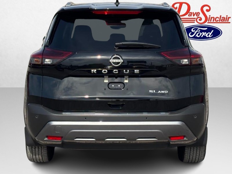 Nissan Rogue Vehicle Full-screen Gallery Image 08