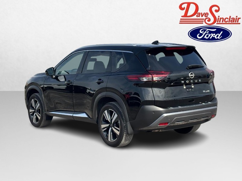 Nissan Rogue Vehicle Full-screen Gallery Image 09