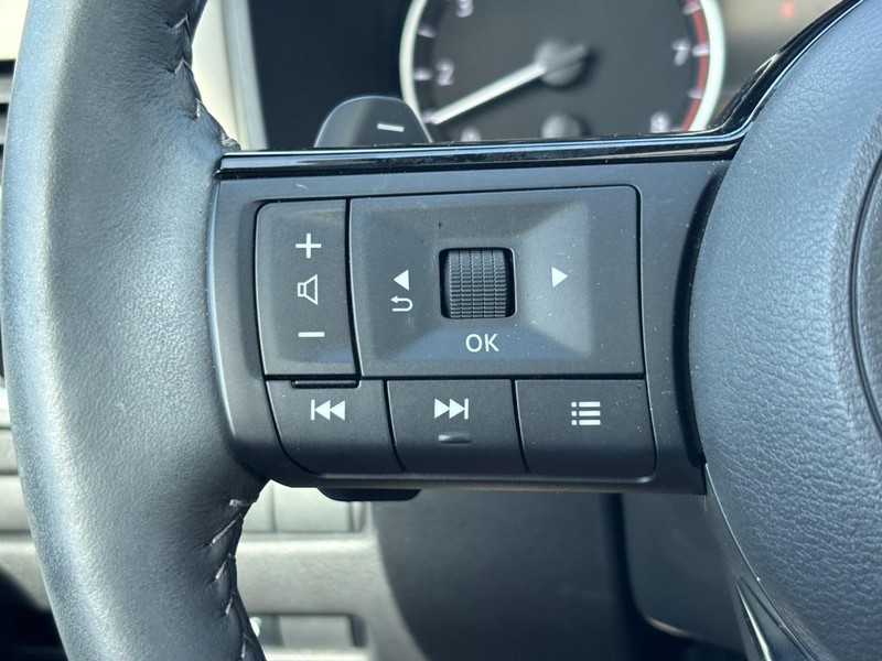 Nissan Rogue Vehicle Full-screen Gallery Image 19
