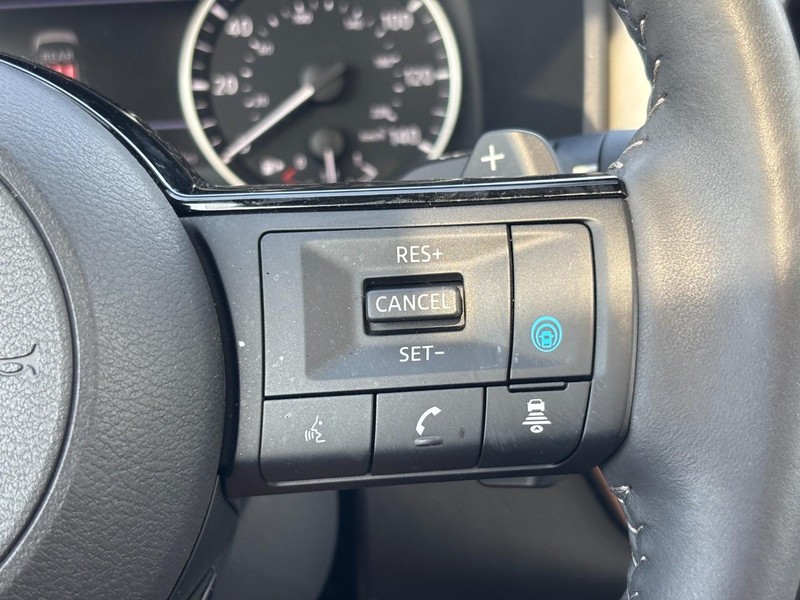 Nissan Rogue Vehicle Full-screen Gallery Image 20