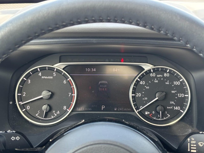 Nissan Rogue Vehicle Full-screen Gallery Image 21