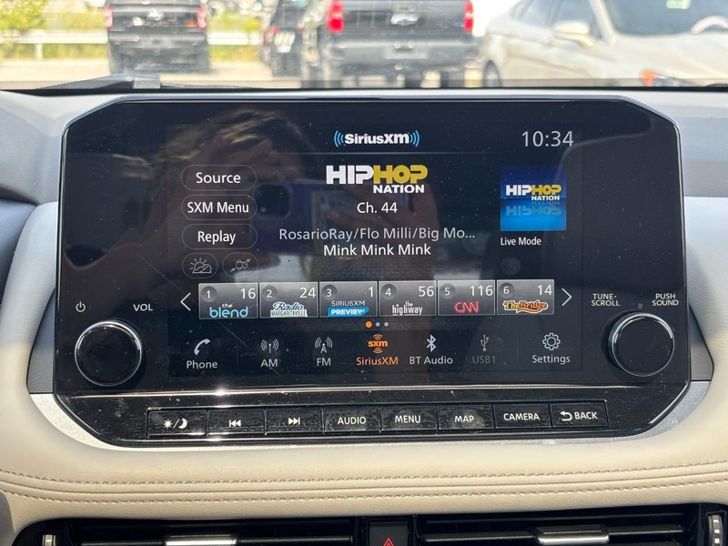 Nissan Rogue Vehicle Full-screen Gallery Image 22