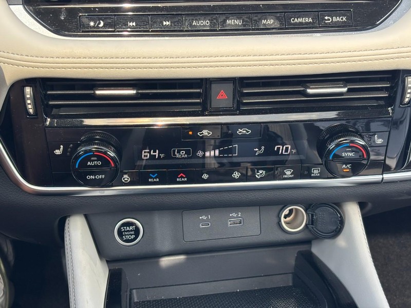 Nissan Rogue Vehicle Full-screen Gallery Image 24