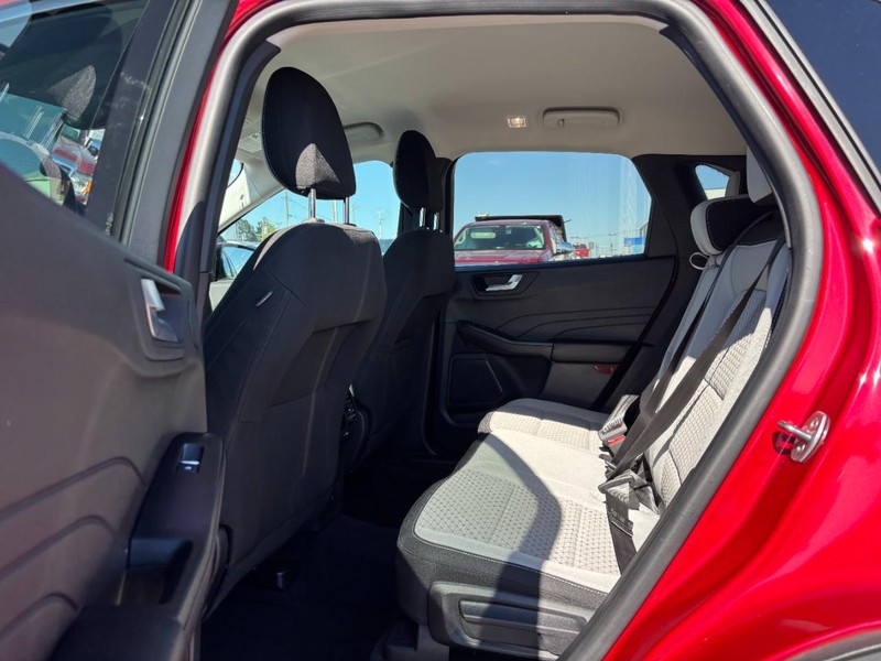 Ford Escape Vehicle Full-screen Gallery Image 12