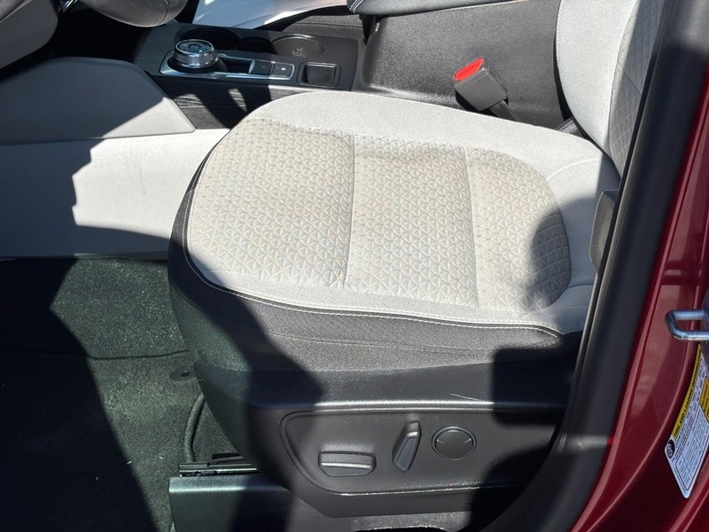 Ford Escape Vehicle Full-screen Gallery Image 16