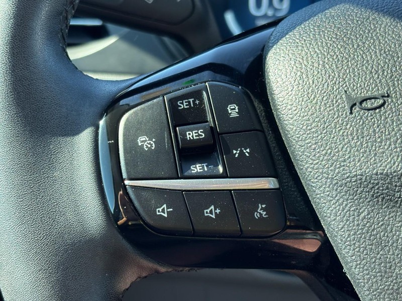 Ford Escape Vehicle Full-screen Gallery Image 18