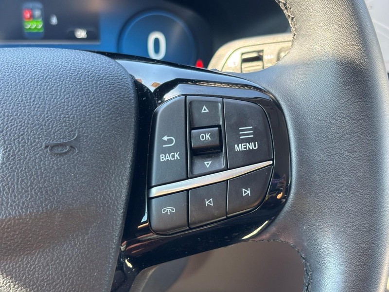Ford Escape Vehicle Full-screen Gallery Image 19