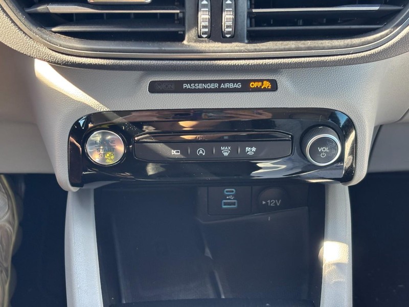 Ford Escape Vehicle Full-screen Gallery Image 23