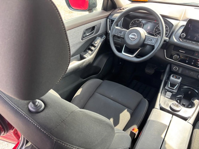 Nissan Rogue Vehicle Full-screen Gallery Image 14