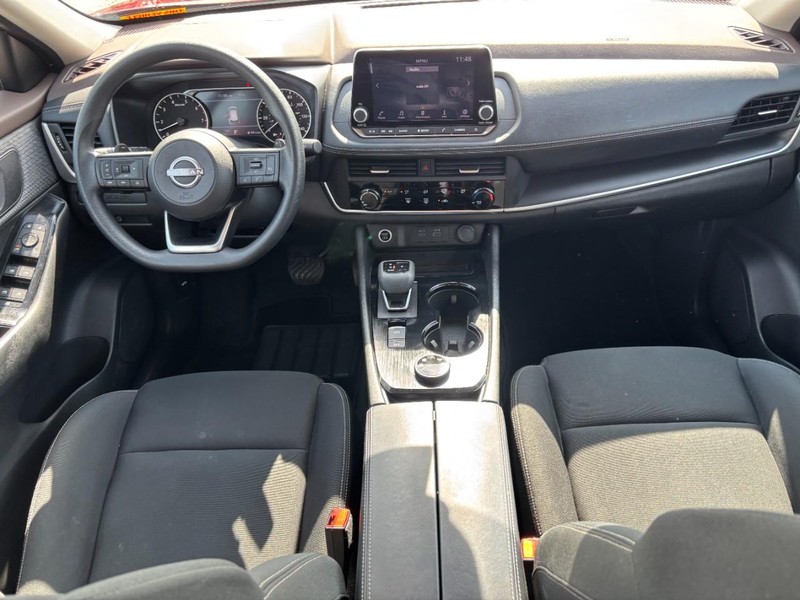 Nissan Rogue Vehicle Full-screen Gallery Image 15