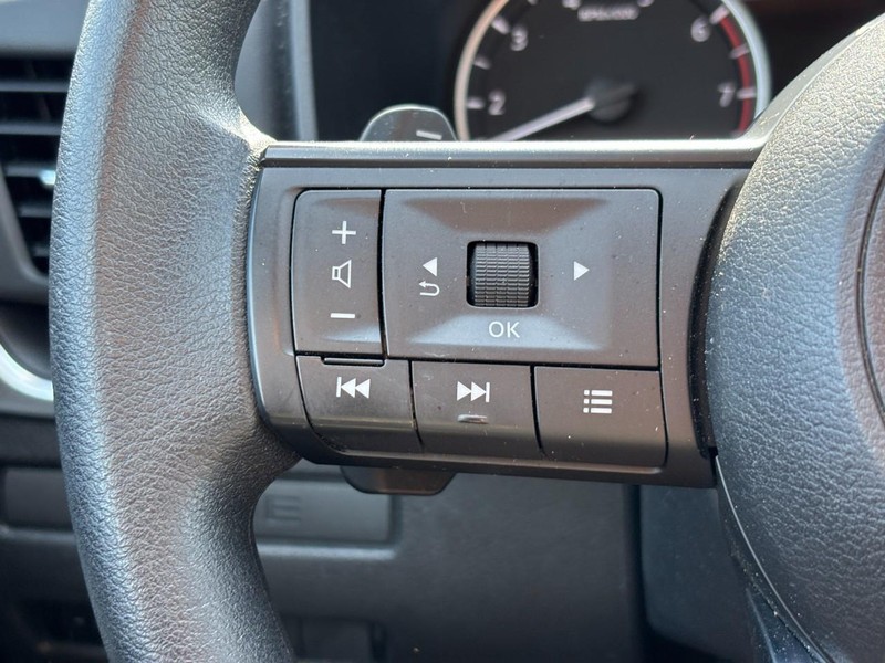 Nissan Rogue Vehicle Full-screen Gallery Image 19