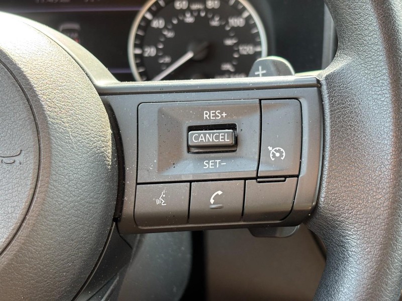 Nissan Rogue Vehicle Full-screen Gallery Image 20