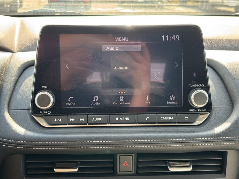 Nissan Rogue Vehicle Full-screen Gallery Image 22