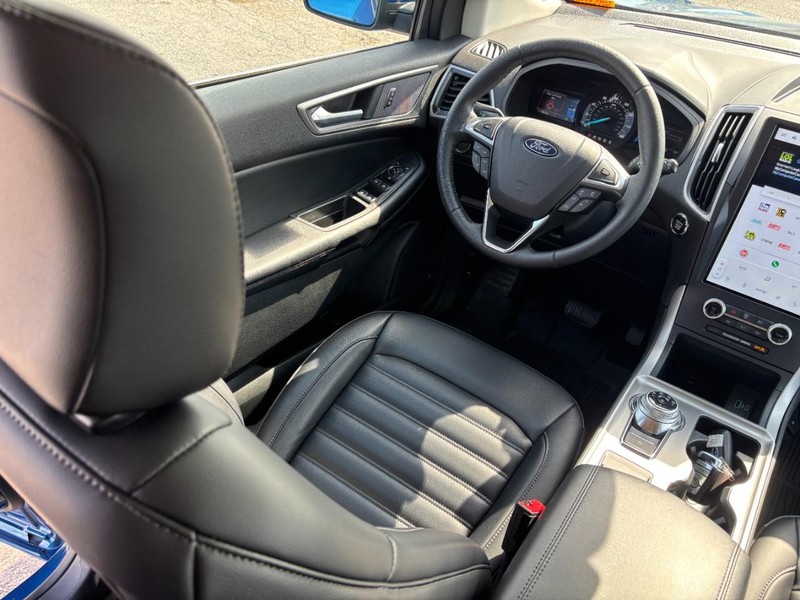 Ford Edge Vehicle Full-screen Gallery Image 14