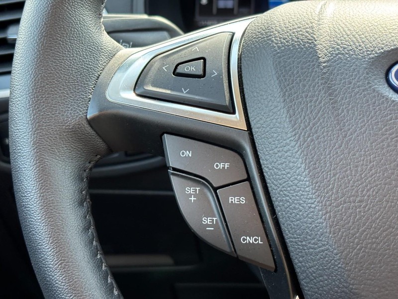 Ford Edge Vehicle Full-screen Gallery Image 19