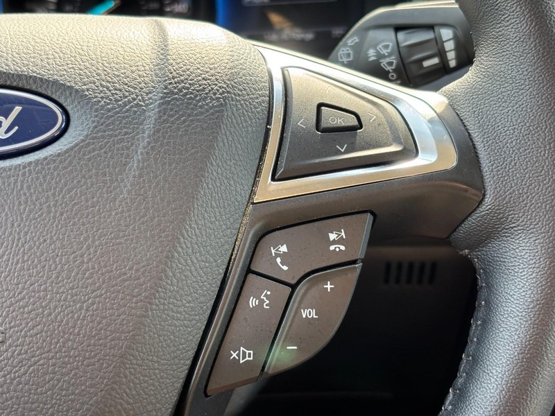 Ford Edge Vehicle Full-screen Gallery Image 20