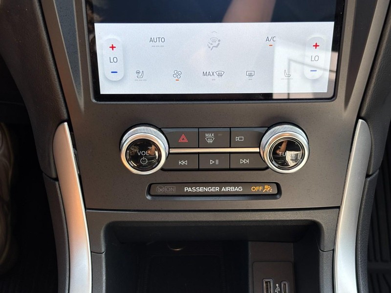 Ford Edge Vehicle Full-screen Gallery Image 24