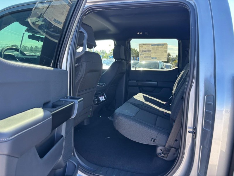 Ford F-150 Vehicle Full-screen Gallery Image 13