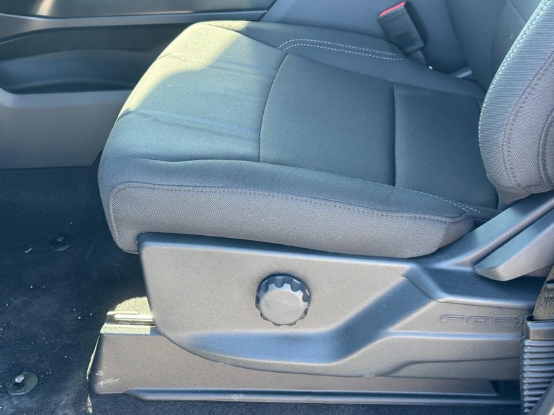 Ford F-150 Vehicle Full-screen Gallery Image 17