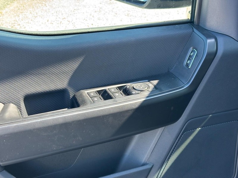 Ford F-150 Vehicle Full-screen Gallery Image 18