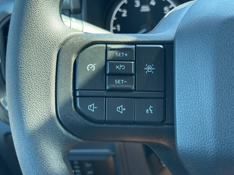 Ford F-150 Vehicle Full-screen Gallery Image 19