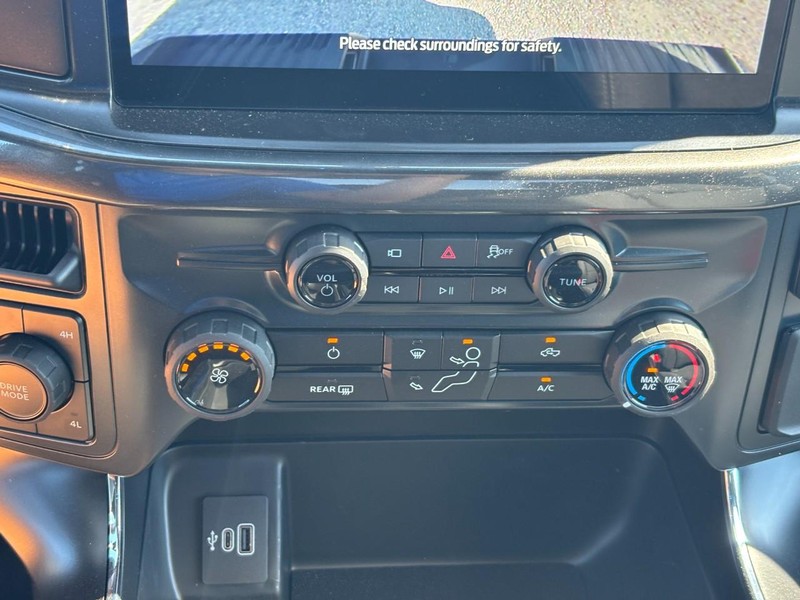 Ford F-150 Vehicle Full-screen Gallery Image 24