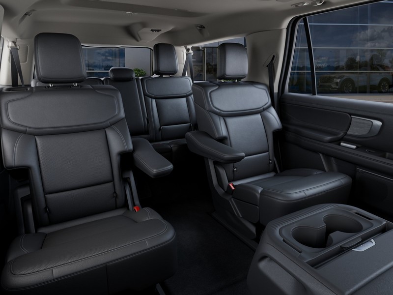 Ford Expedition Max Vehicle Full-screen Gallery Image 13