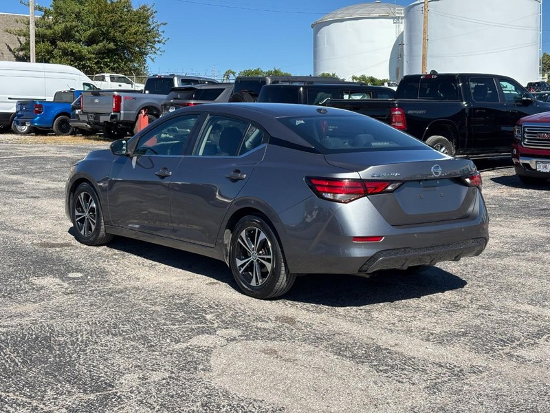 Nissan Sentra Vehicle Full-screen Gallery Image 09