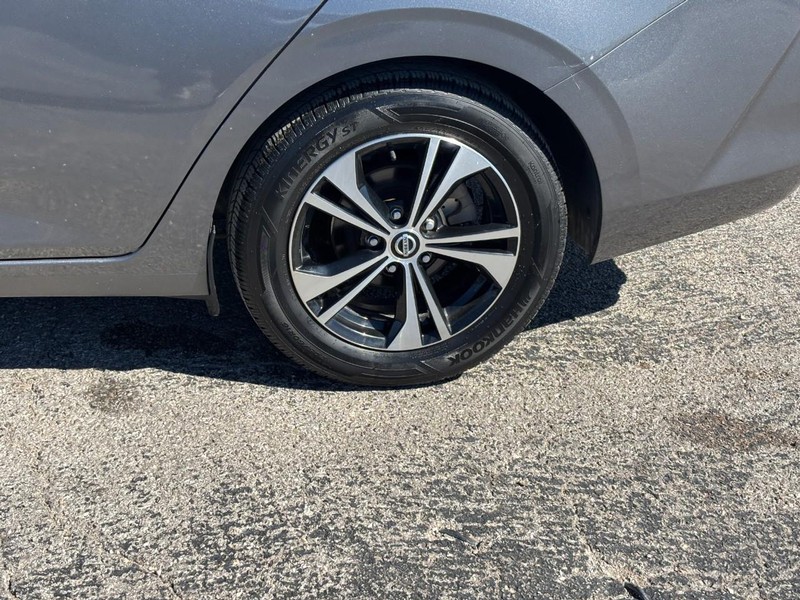 Nissan Sentra Vehicle Full-screen Gallery Image 12