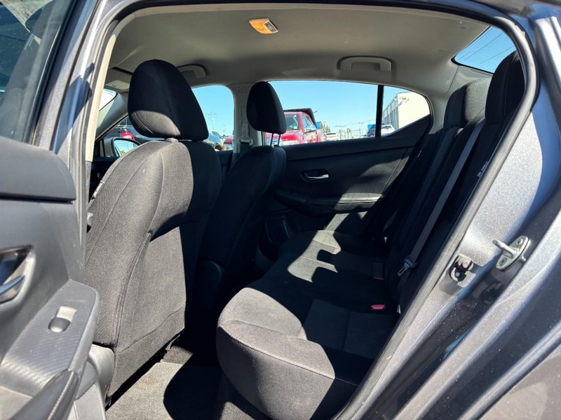 Nissan Sentra Vehicle Full-screen Gallery Image 13
