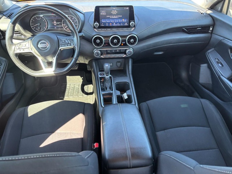 Nissan Sentra Vehicle Full-screen Gallery Image 15