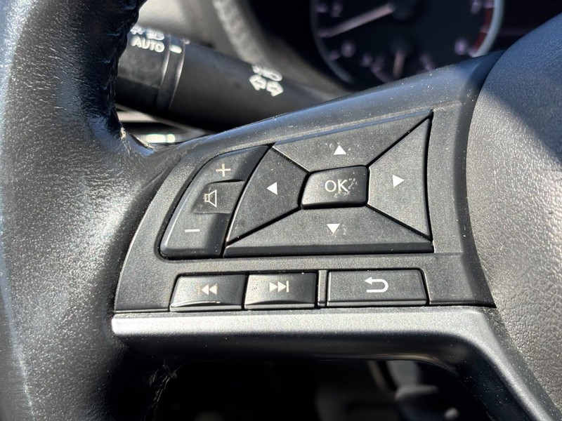 Nissan Sentra Vehicle Full-screen Gallery Image 19