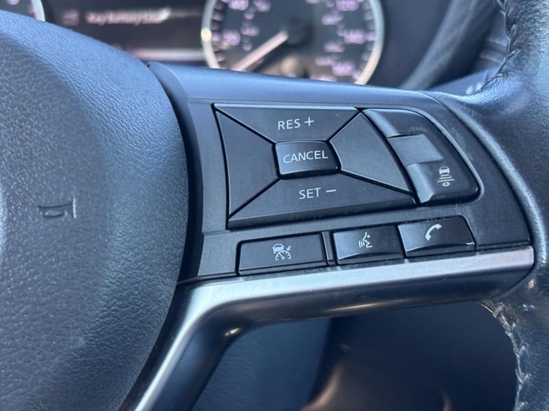 Nissan Sentra Vehicle Full-screen Gallery Image 20