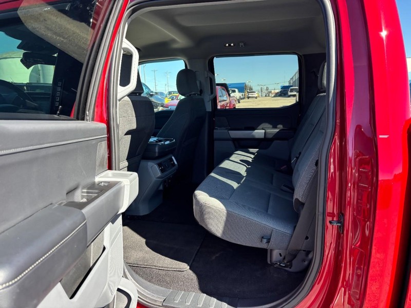 Ford F-150 Vehicle Full-screen Gallery Image 12