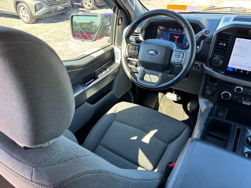 Ford F-150 Vehicle Full-screen Gallery Image 13