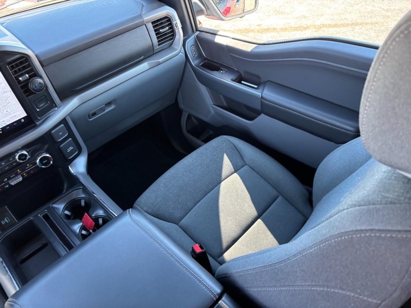 Ford F-150 Vehicle Full-screen Gallery Image 15