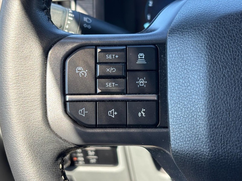 Ford F-150 Vehicle Full-screen Gallery Image 18