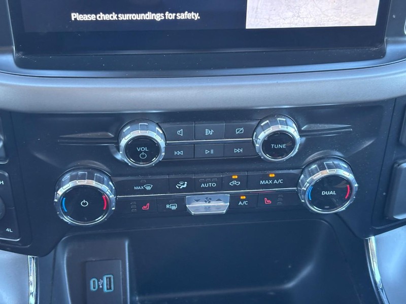 Ford F-150 Vehicle Full-screen Gallery Image 24